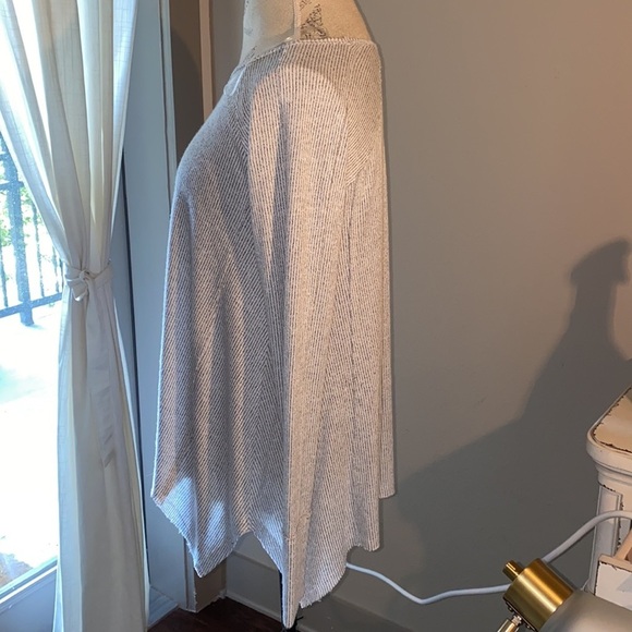 a.n.a grey white longsleeve sweater shirt top Med​​ - Picture 4 of 6